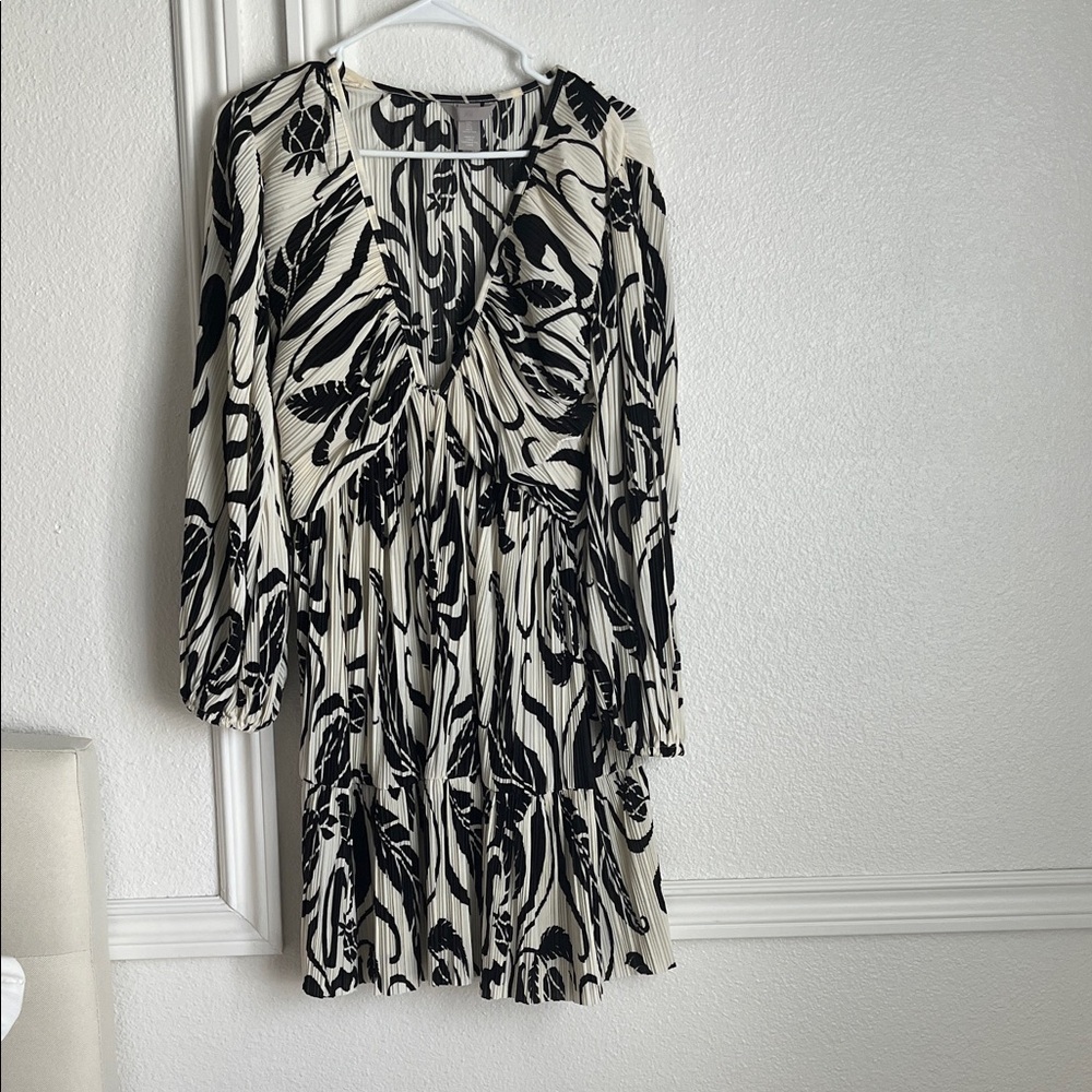 H&M Black and White Patterned Long Sleeve Dress